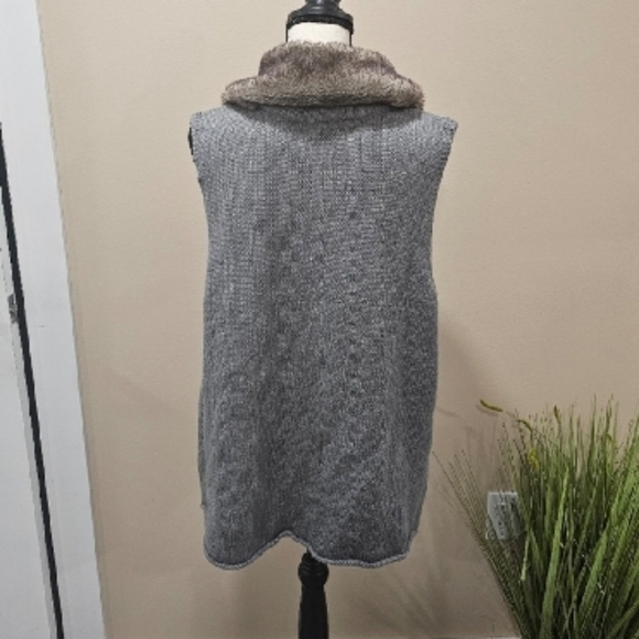J JILL gray cotton blend  Sweater Vest with Faux Fur Collar - Picture 5 of 9